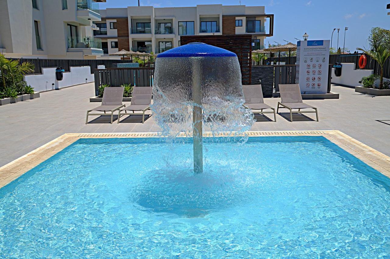 Golden Tree Apartment Paralimni Eksteriør billede