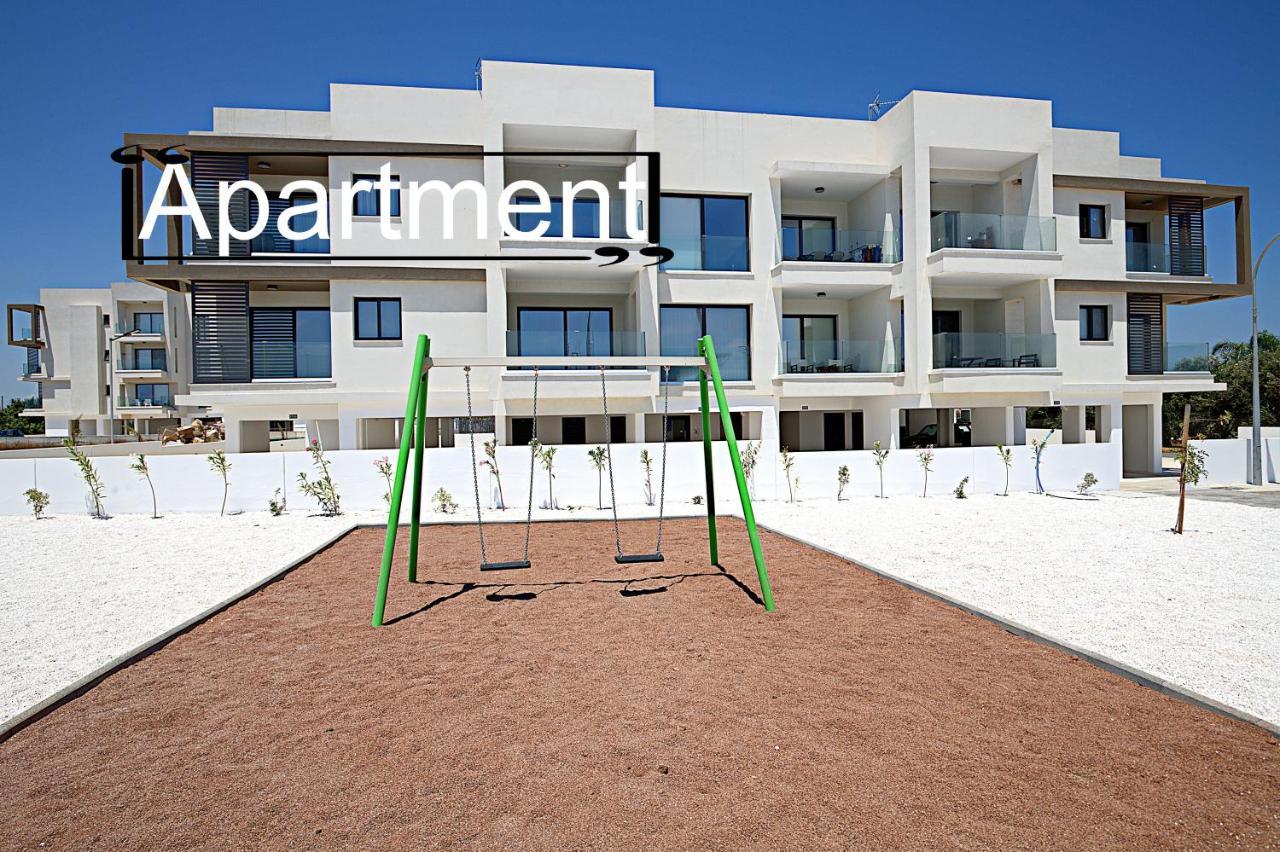 Golden Tree Apartment Paralimni Eksteriør billede