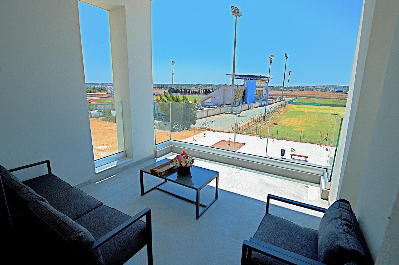 Golden Tree Apartment Paralimni Eksteriør billede