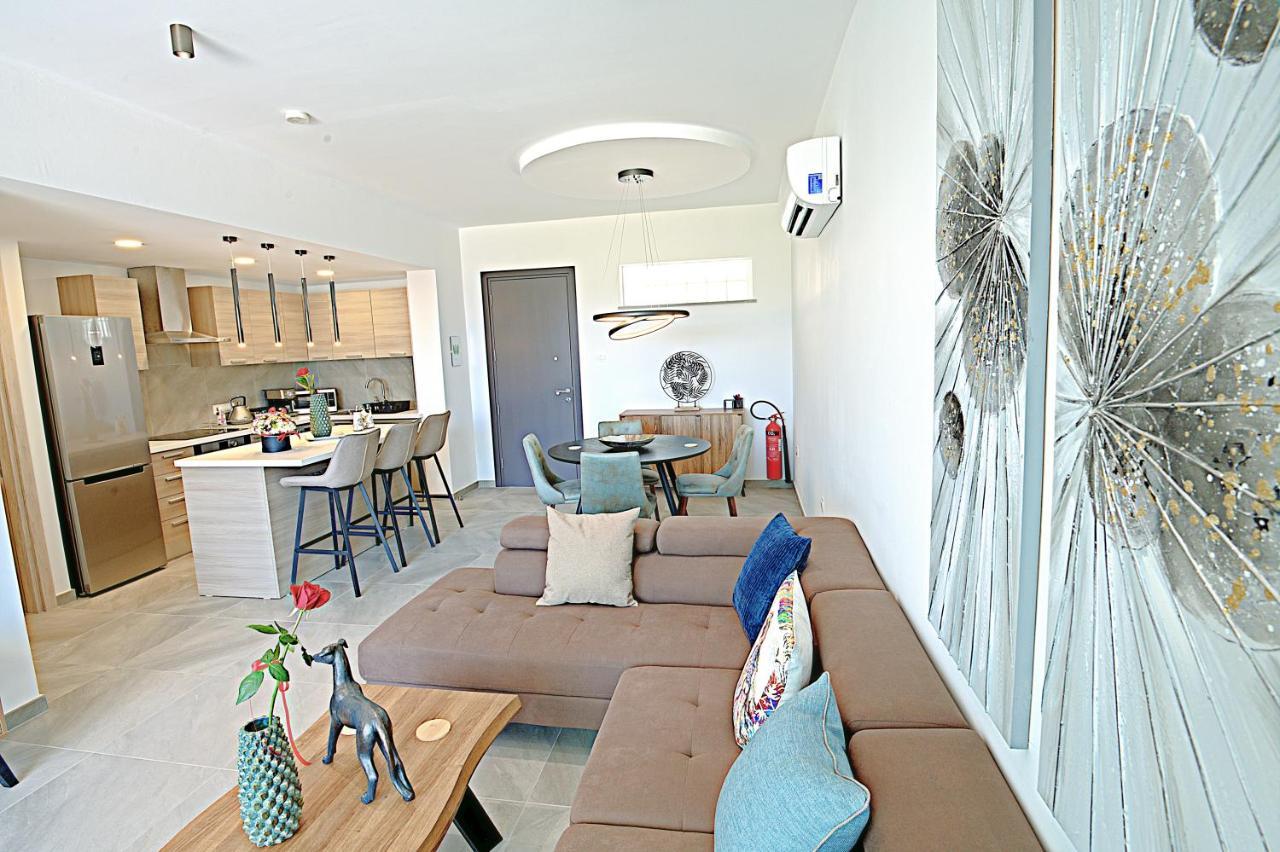 Golden Tree Apartment Paralimni Eksteriør billede