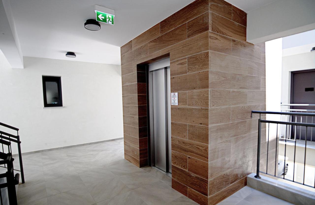 Golden Tree Apartment Paralimni Eksteriør billede