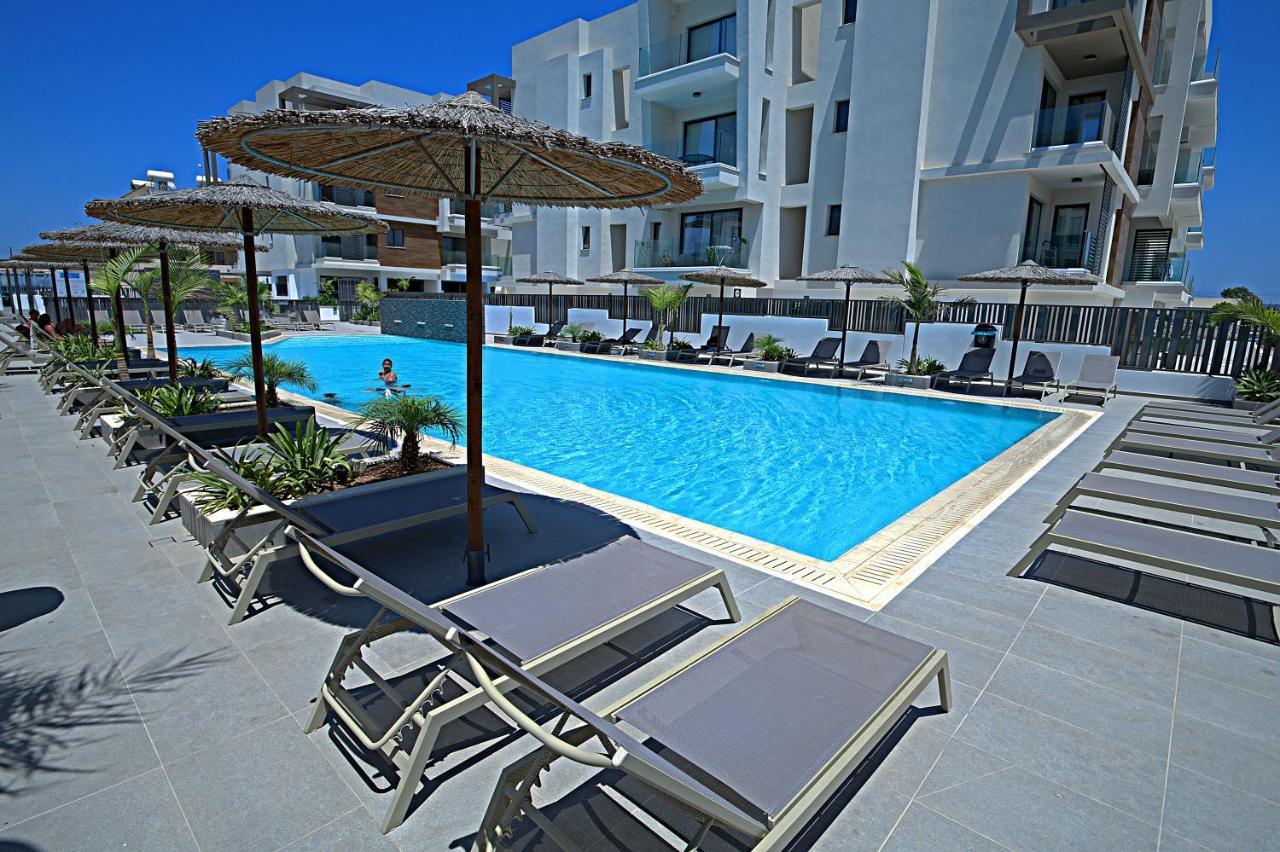 Golden Tree Apartment Paralimni Eksteriør billede