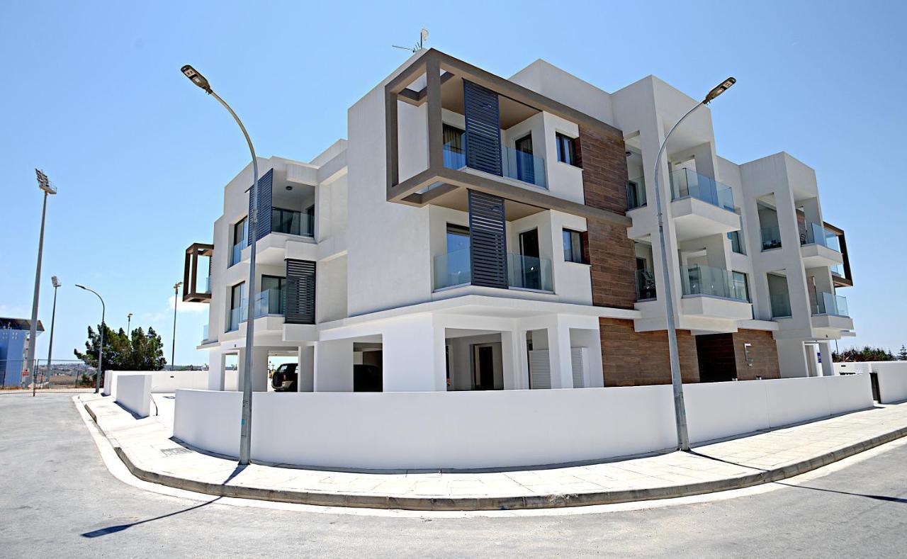 Golden Tree Apartment Paralimni Eksteriør billede
