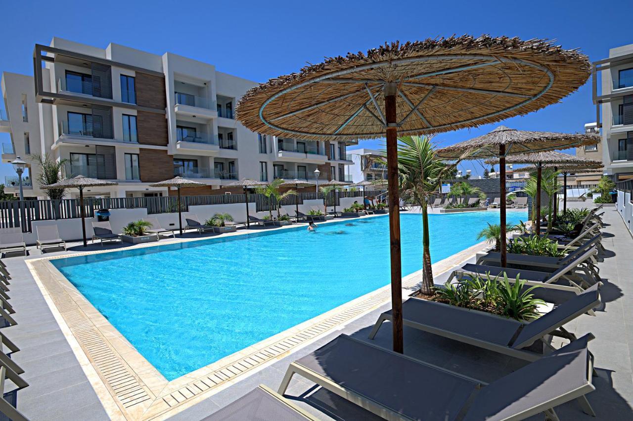 Golden Tree Apartment Paralimni Eksteriør billede