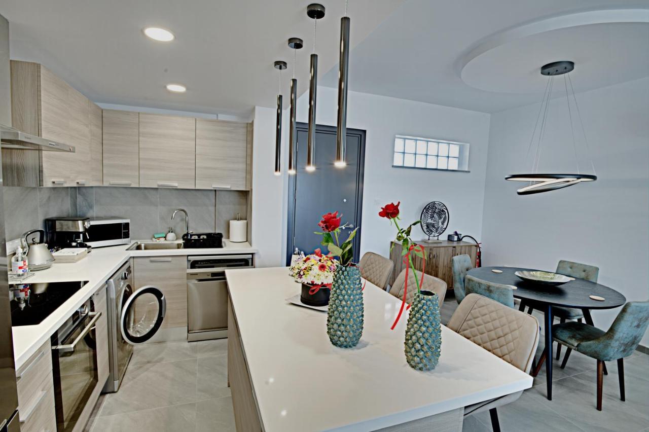 Golden Tree Apartment Paralimni Eksteriør billede