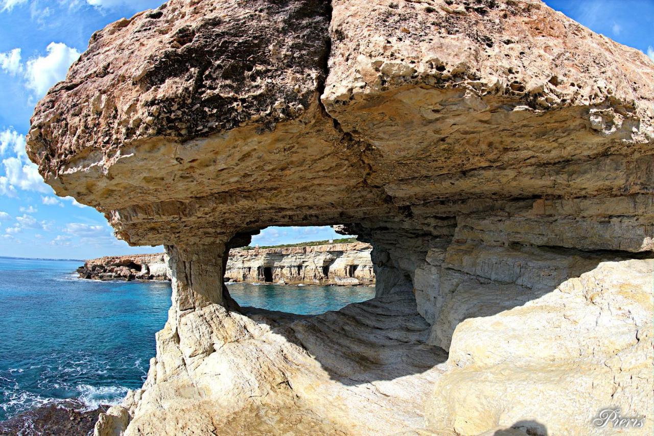 Golden Tree Apartment Paralimni Eksteriør billede