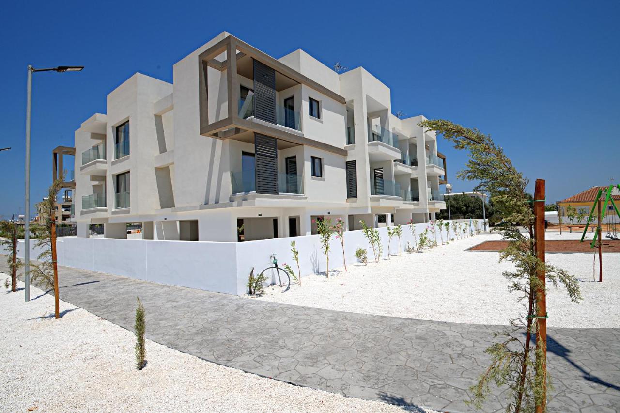 Golden Tree Apartment Paralimni Eksteriør billede