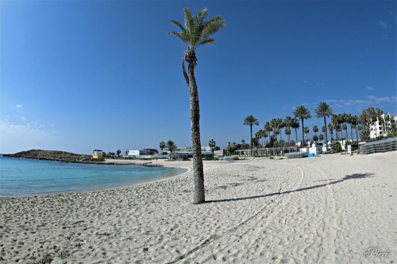 Golden Tree Apartment Paralimni Eksteriør billede