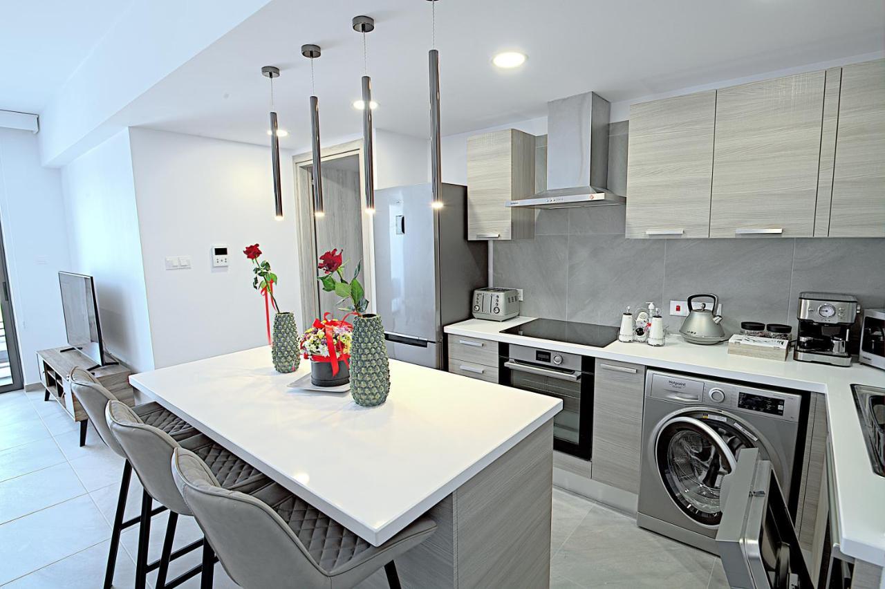 Golden Tree Apartment Paralimni Eksteriør billede