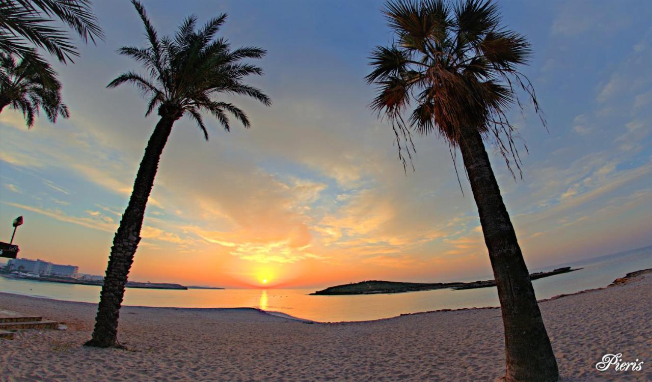 Golden Tree Apartment Paralimni Eksteriør billede