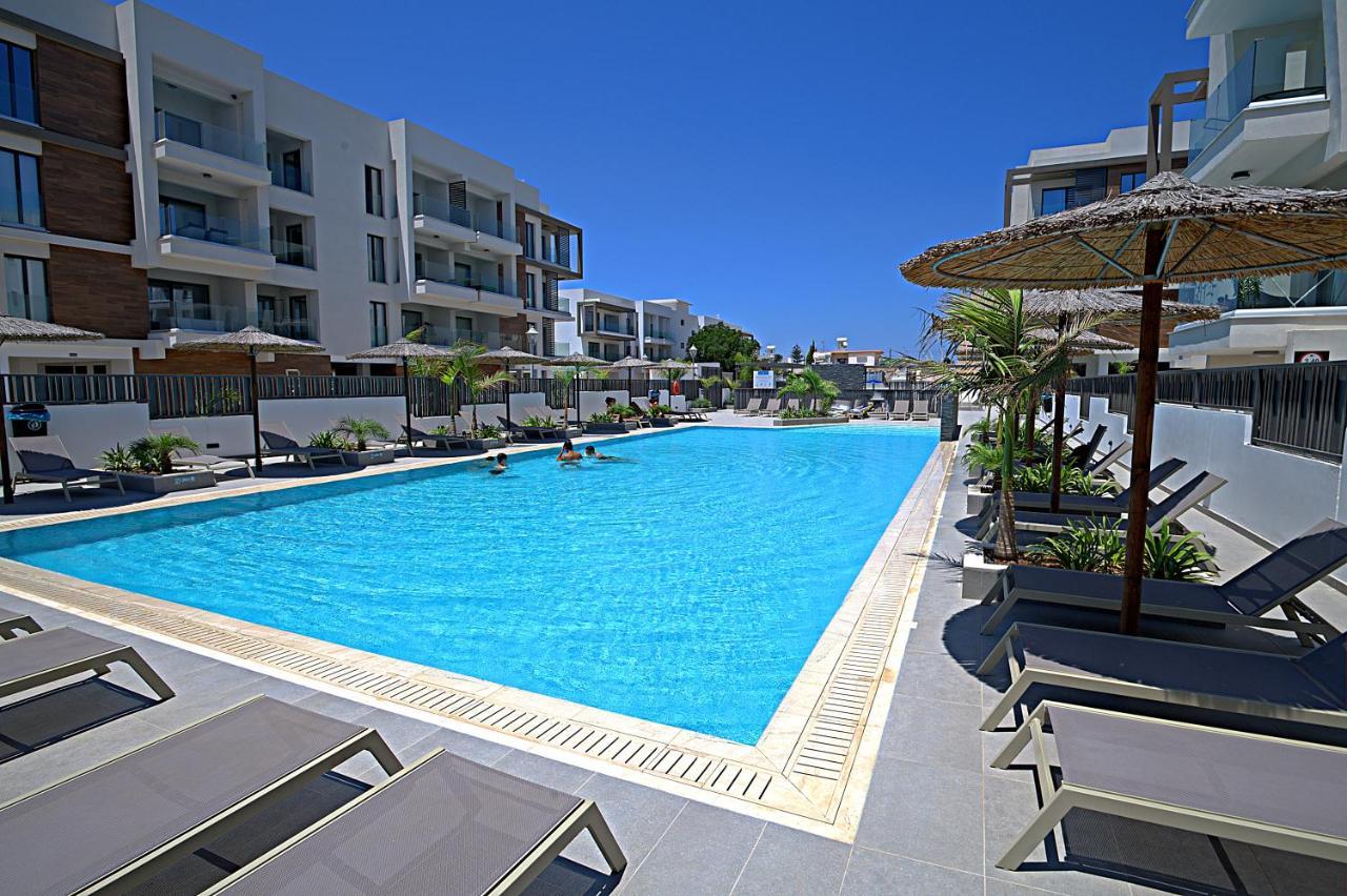 Golden Tree Apartment Paralimni Eksteriør billede