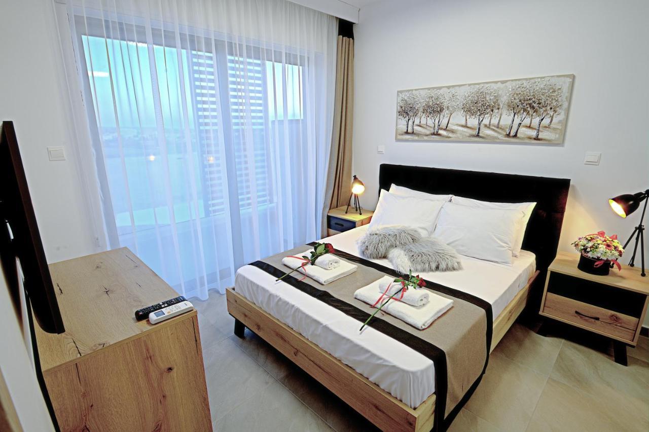 Golden Tree Apartment Paralimni Eksteriør billede