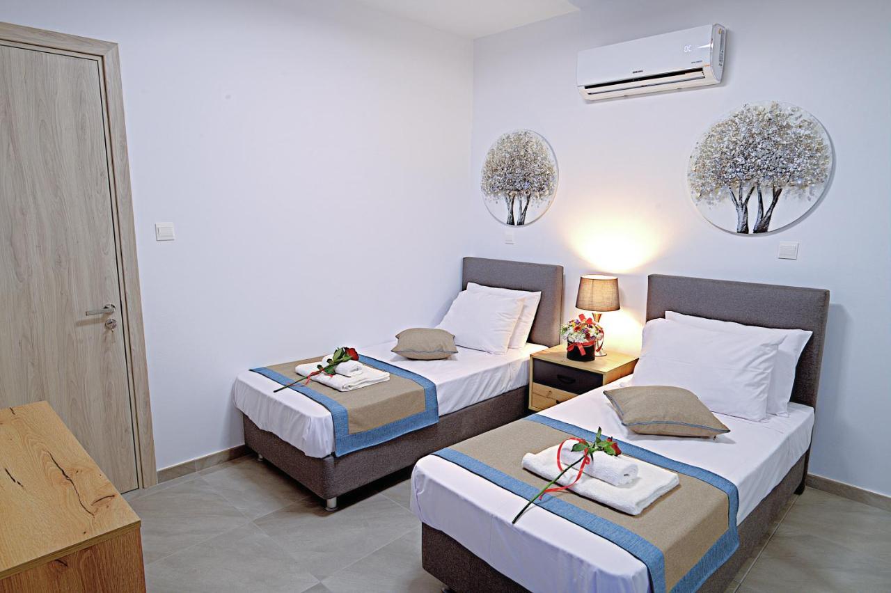 Golden Tree Apartment Paralimni Eksteriør billede