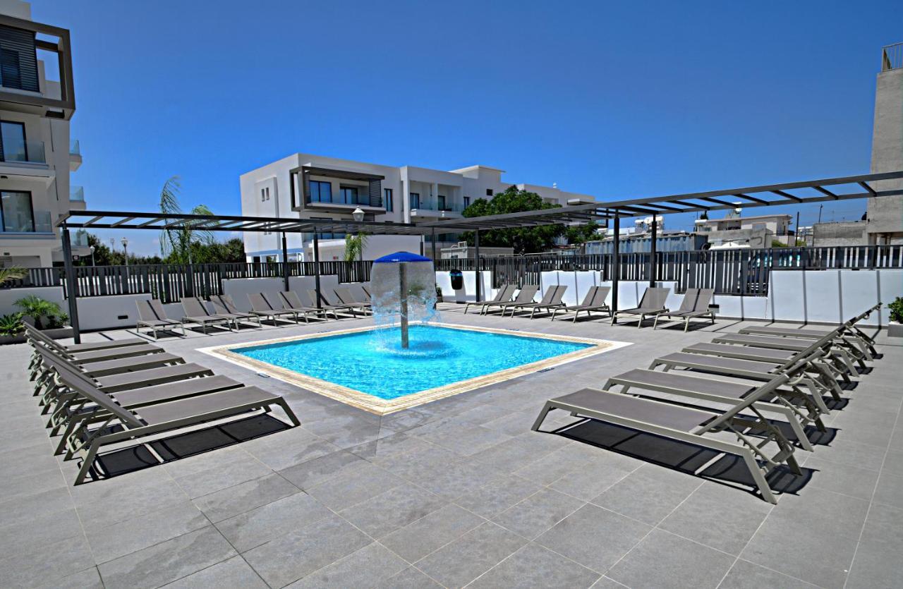 Golden Tree Apartment Paralimni Eksteriør billede