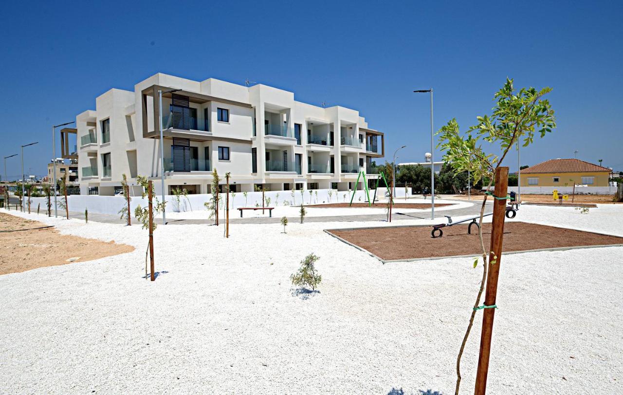 Golden Tree Apartment Paralimni Eksteriør billede