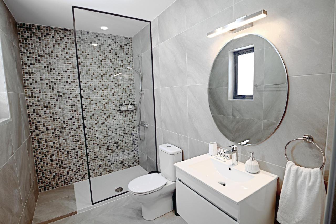 Golden Tree Apartment Paralimni Eksteriør billede