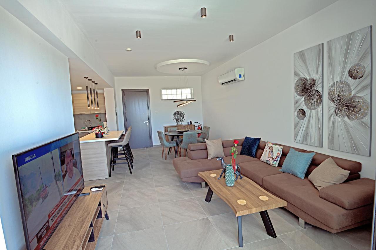 Golden Tree Apartment Paralimni Eksteriør billede