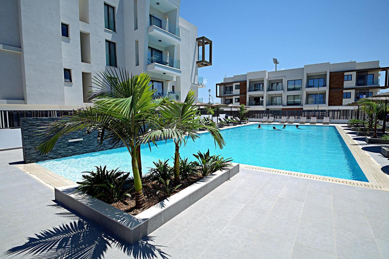 Golden Tree Apartment Paralimni Eksteriør billede