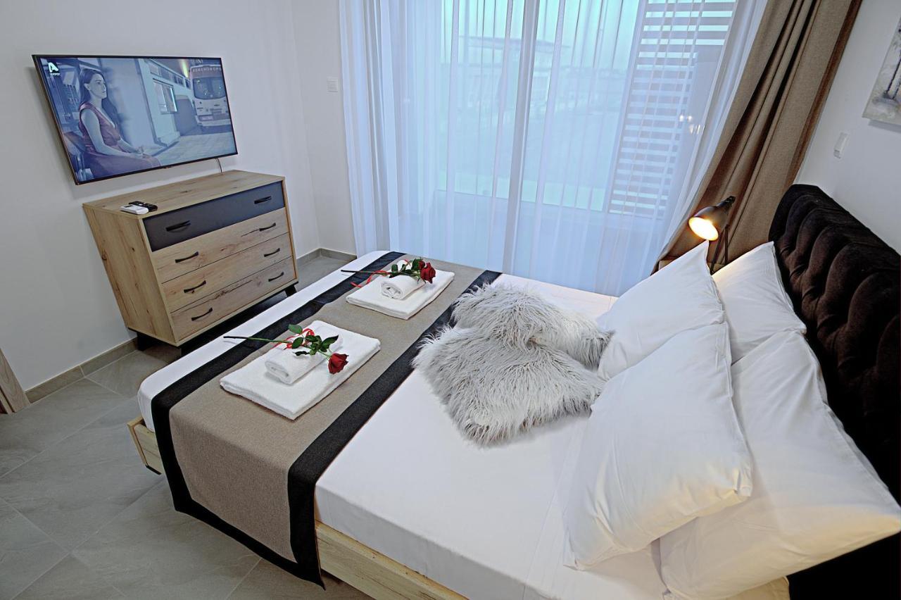 Golden Tree Apartment Paralimni Eksteriør billede