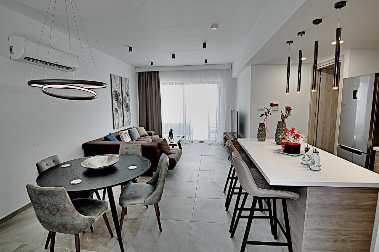 Golden Tree Apartment Paralimni Eksteriør billede
