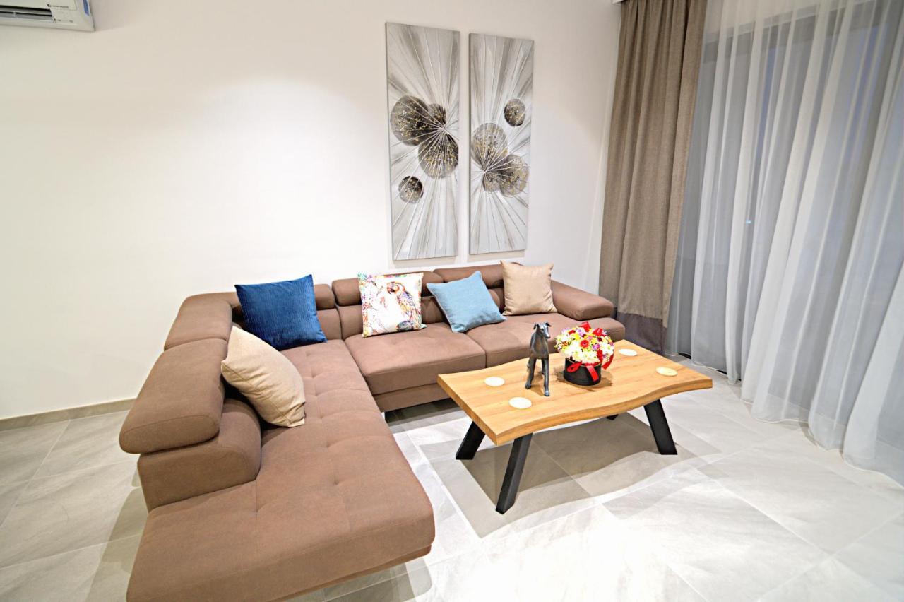 Golden Tree Apartment Paralimni Eksteriør billede
