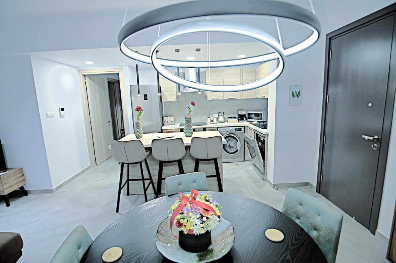 Golden Tree Apartment Paralimni Eksteriør billede