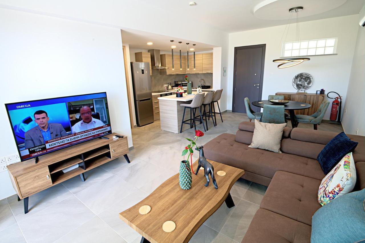 Golden Tree Apartment Paralimni Eksteriør billede