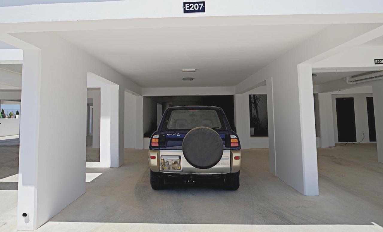 Golden Tree Apartment Paralimni Eksteriør billede