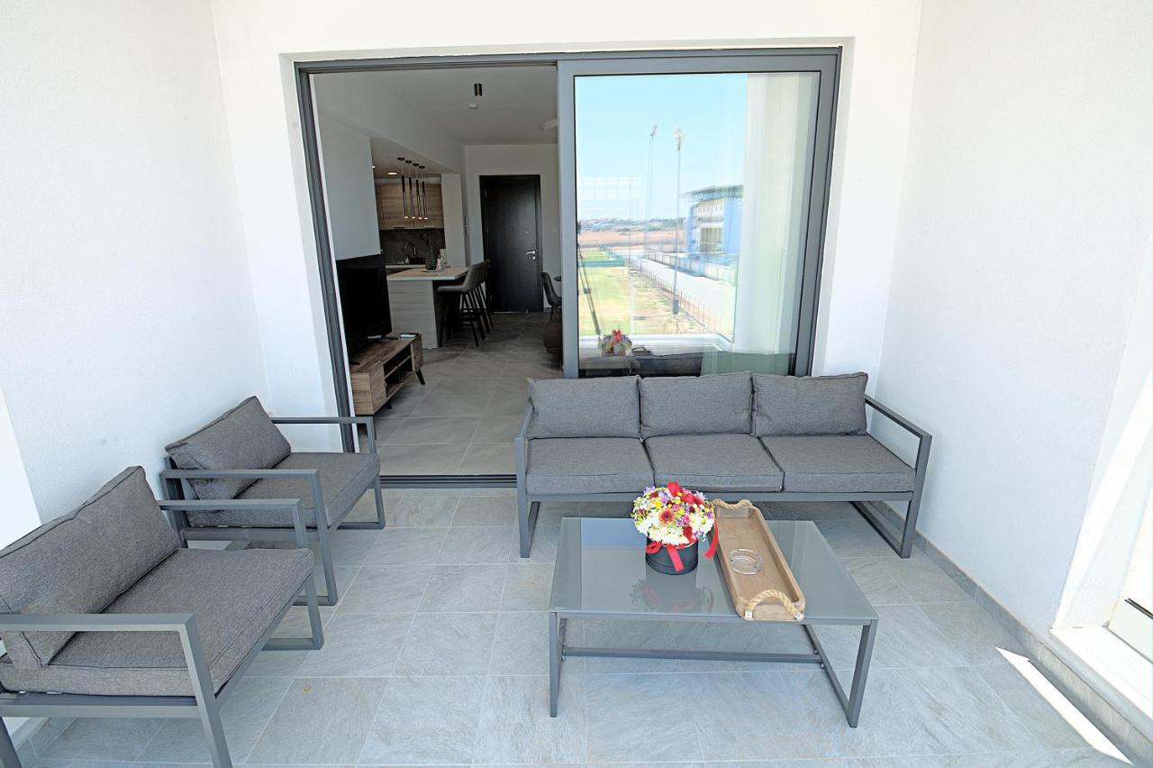 Golden Tree Apartment Paralimni Eksteriør billede