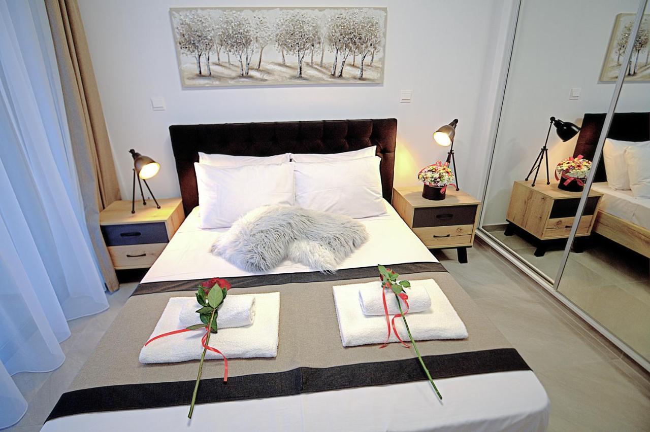 Golden Tree Apartment Paralimni Eksteriør billede